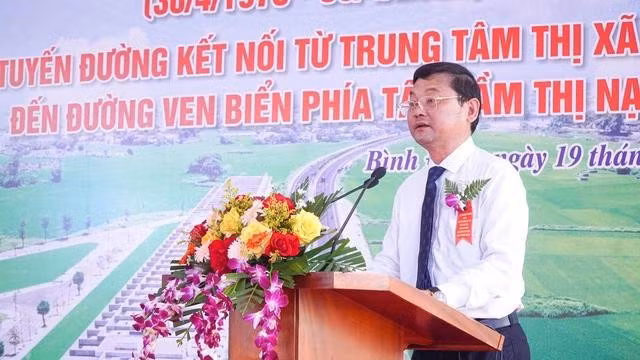 Ông Nguyễn Tự Công Hoàng, Phó chủ tịch UBND tỉnh Bình Định, phát biểu tại lễ khánh thành. ẢNH: HẢI PHONG