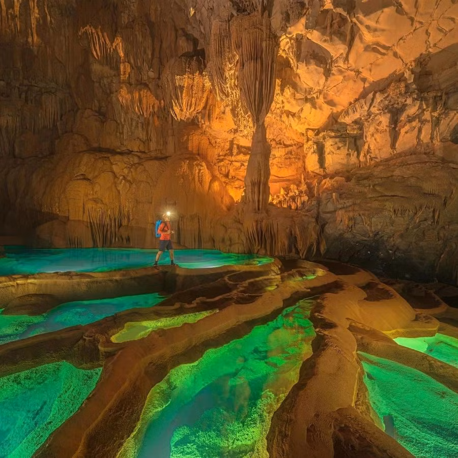 Bên trong một hang động ở Quảng Bình - điểm đến nổi tiếng của du lịch Việt Nam . ẢNH: TN