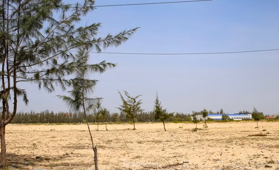 Theo quy hoạch tỉnh thời kỳ 2021 - 2030, tầm nhìn đến 2050 được Thủ tướng Chính phủ phê duyệt cũng thể hiện rõ, Bình Định sẽ phát triển, mở rộng TP Quy Nhơn về phía đông bắc, lấy đầm Thị Nại là trung tâm; xây dựng Trung tâm hành chính mới của tỉnh tại Khu Kinh tế Nhơn Hội trên cơ sở chuyển đổi đất công nghiệp sang đất đô thị, dịch vụ. Ảnh: Trương Định