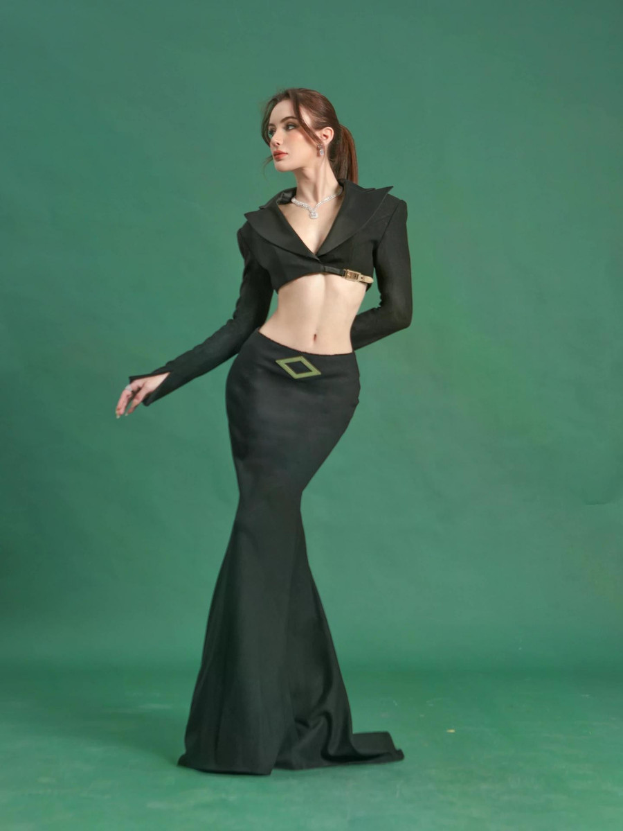 Hoa hậu Hòa bình Canada tự tin với diện mạo hiện tại. Cô chia sẻ nhờ gương mặt cân đối hơn, cô sẽ theo đuổi phong cách trang điểm tối giản để tôn lên những nét vốn có, dễ dàng theo đuổi nhiều phong cách thời trang nhờ sự hài hòa về mặt tổng thể. ẢNH: VIVIAN