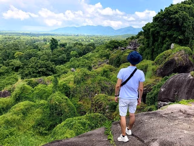 Bước chân lữ hành bỗng nhiên lắng lại