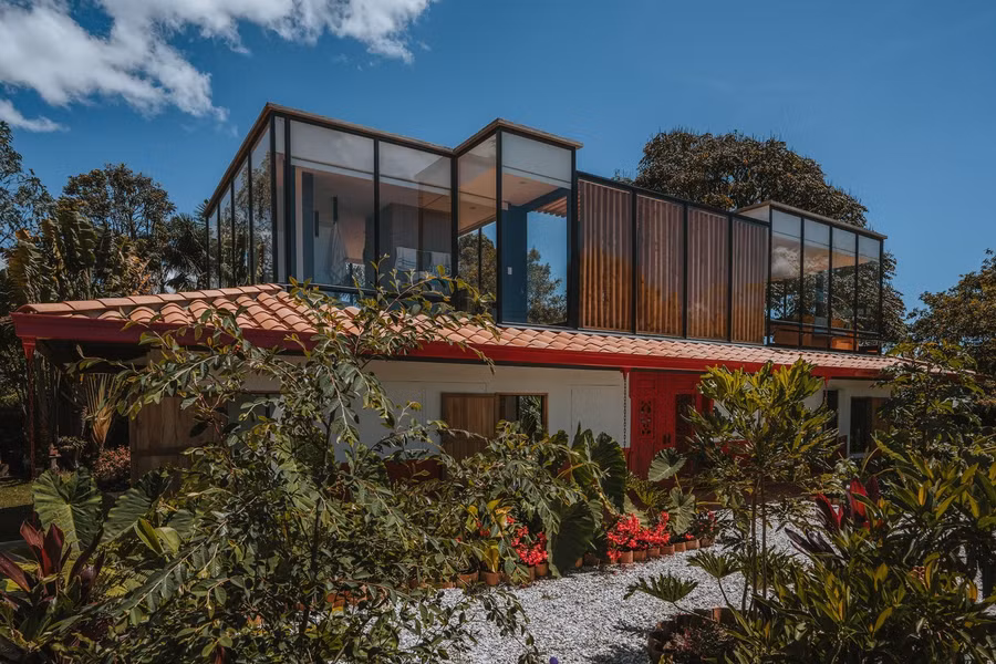 Hai khối nhà một cũ, một mới có thể tồn tại riêng rẽ nhưng đồng thời bổ trợ cho nhau.