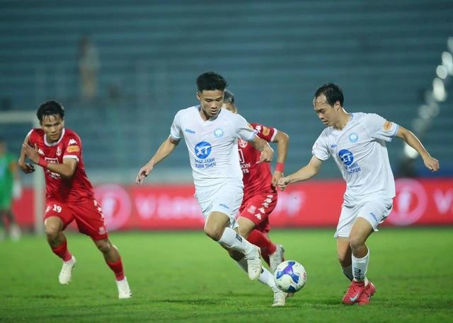 CLB Nam Định hứa hẹn bứt phá ở tốp đầu bảng xếp hạng V-League 2024-2025. ẢNH: VPF CLB Nam Định hứa hẹn bứt phá ở tốp đầu bảng xếp hạng V-League 2024-2025. ẢNH: VPF