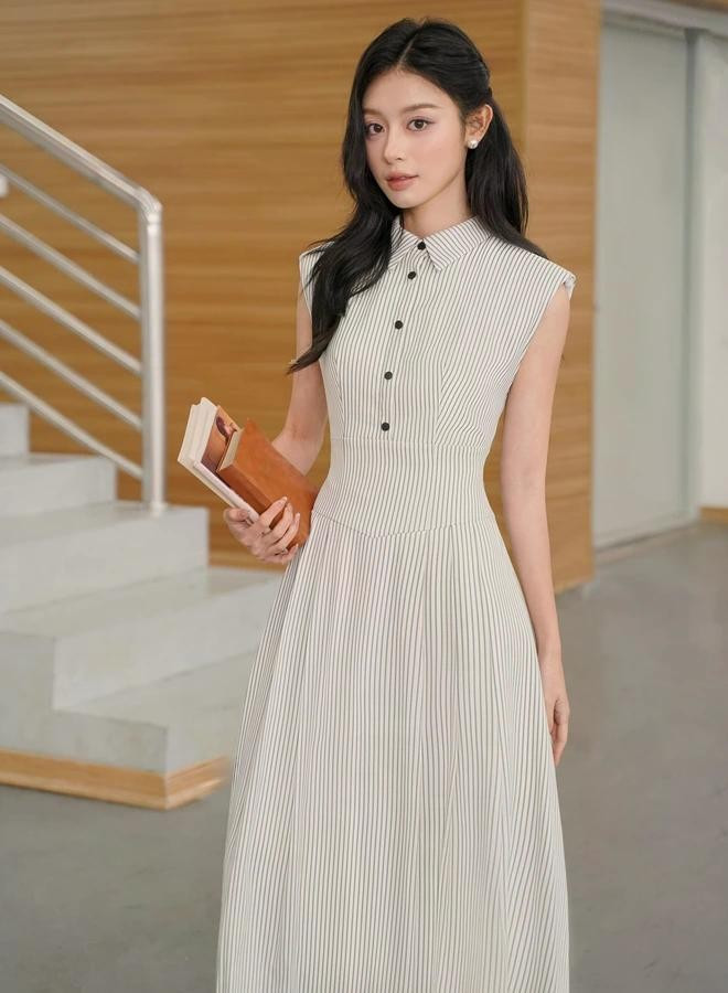 Thoáng khí và mát nhẹ, các chất liệu vải cotton, cotton poplin, linen... là lựa chọn tối ưu cho mùa hè mát mẻ qua những ý tưởng váy sơ mi dáng dài thanh lịch và sang trọng. ẢNH: JM