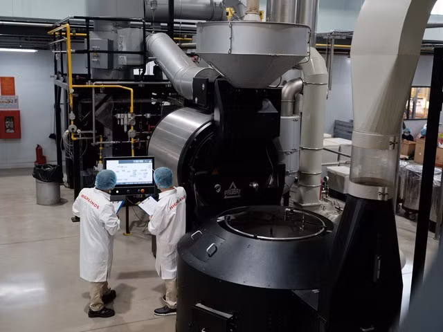 Bên trong nhà máy rang xay cà phê 500 tỉ đồng của Highlands Coffee vừa khánh thành