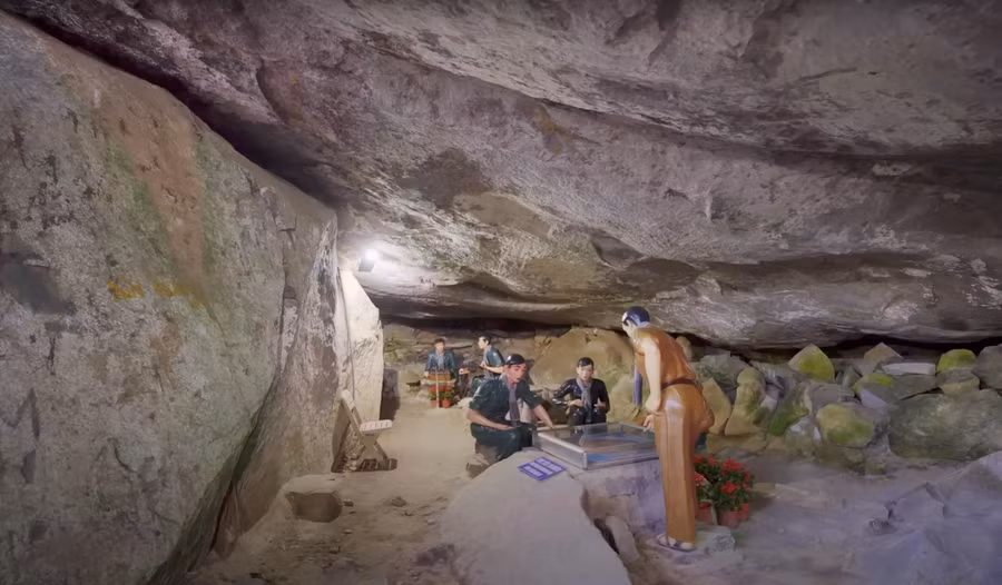 Động Kim Quang tại núi Bà Đen. Sun World Ba Den Mountain