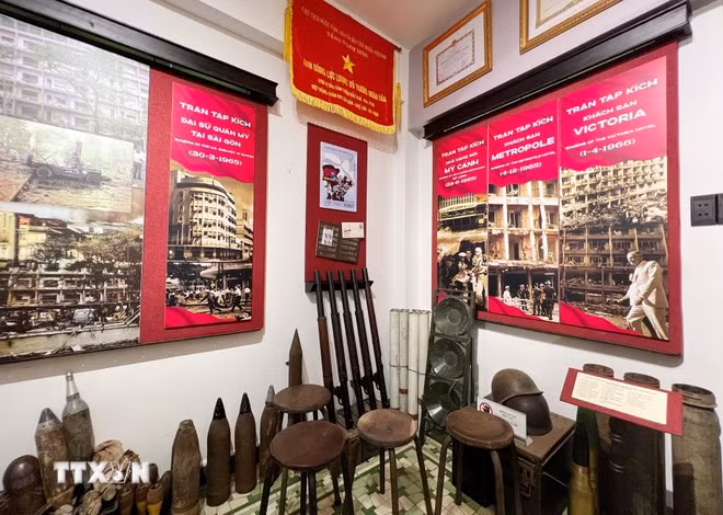 Bộ sưu tập vũ khí của lực lượng biệt động Sài Gòn sử dụng trong hai thời kỳ chống Pháp và chống Mỹ được sưu tầm tại bảo tàng. (Ảnh: Thu Hương/TTXVN)