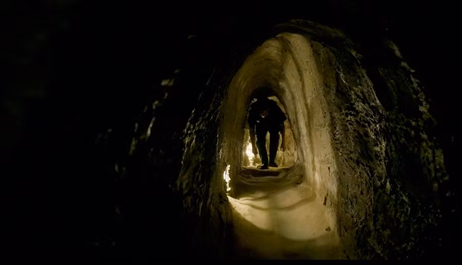 Đường hầm tại Địa đạo Củ Chi. Sun World Ba Den Mountain