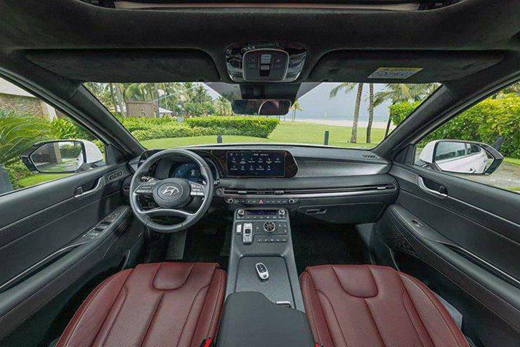 Nội thất sang trọng và sở hữu nhiều trang bị tiện nghi.