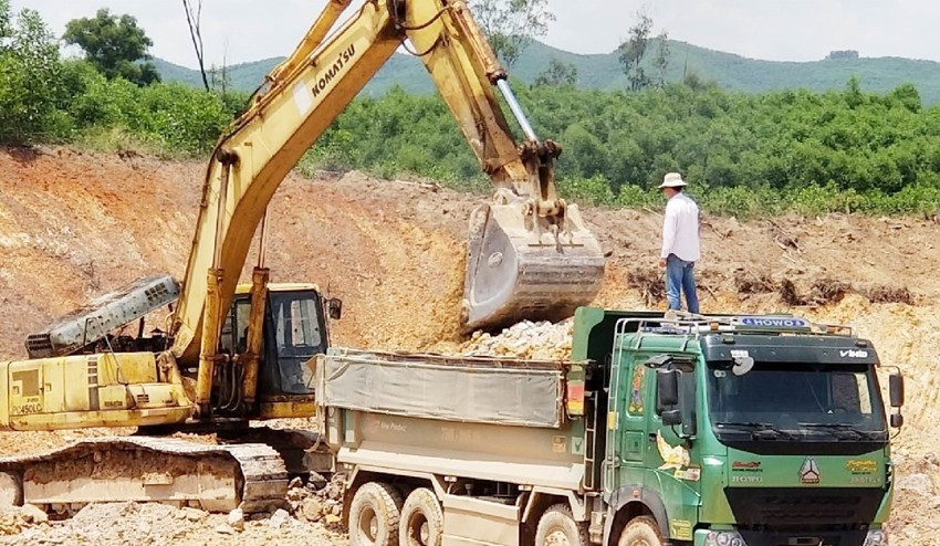 Tập trung tháo gỡ khó khăn giải phóng mặt bằng, cấp phép mỏ, khai thác nguyên vật liệu.