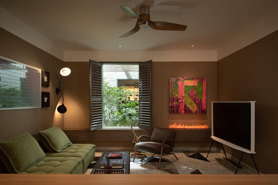 Hai khu bếp Á và Âu đáp ứng nhịp sống linh hoạt của gia đình.