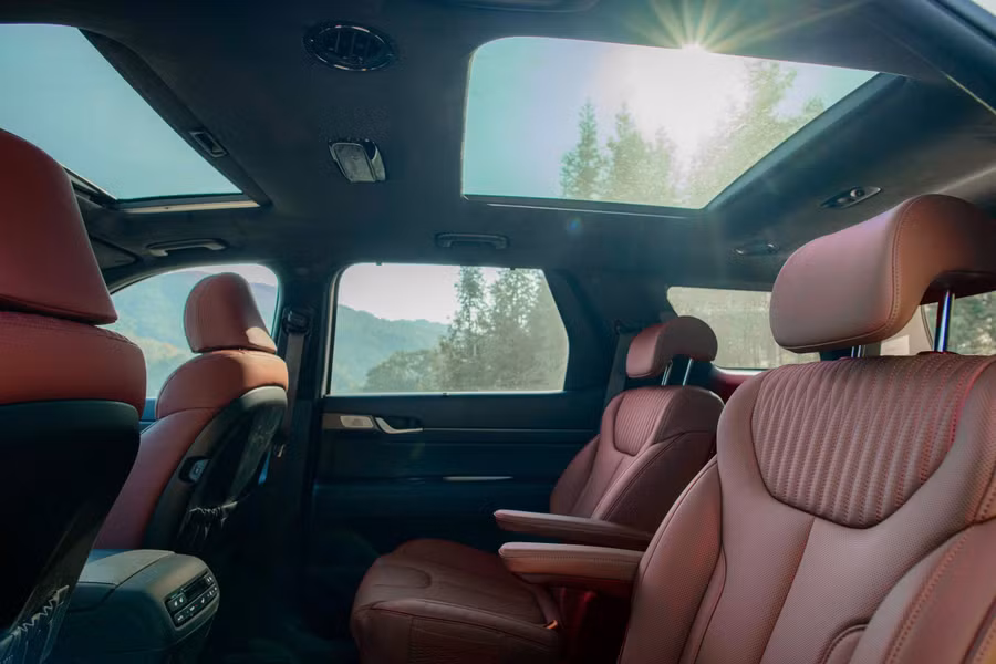 Nội thất sang trọng và sở hữu nhiều trang bị tiện nghi.