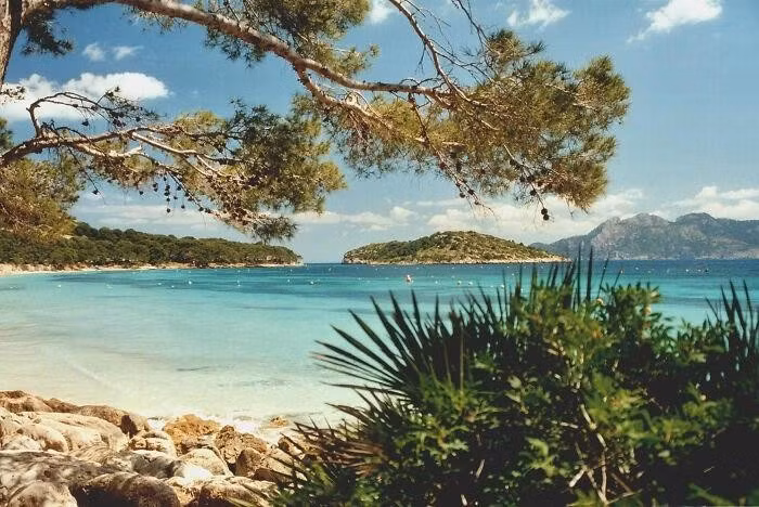 Ở mũi phía bắc của Mallorca là Cap de Formentor, nơi đỉnh của dãy núi Serra de Tramuntana gặp Địa Trung Hải. ẢNH: BOREDPANDA