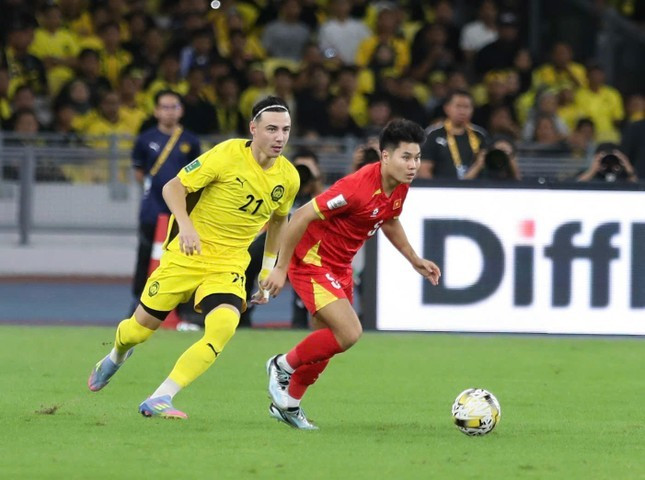 Trong buổi tối ở Bukit Jalil, ĐT Việt Nam đã bị áp đảo toàn diện bởi Malaysia. (Ảnh: Hữu Phạm/VFF) Trong buổi tối ở Bukit Jalil, ĐT Việt Nam đã bị áp đảo toàn diện bởi Malaysia. (Ảnh: Hữu Phạm/VFF)