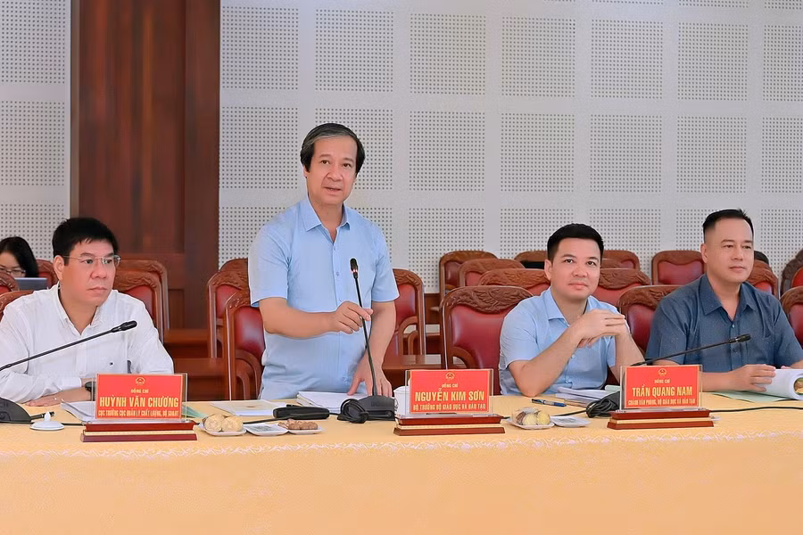 bo-truong-bo-giao-duc-va-dao-tao-nguyen-kim-son-de-nghi-tinh-gia-lai-chuan-bi-tot-cac-dieu-kien-de-to-chuc-thanh-cong-ky-thi-tot-nghiep-thpt-nam-2025-anh-dt.jpg