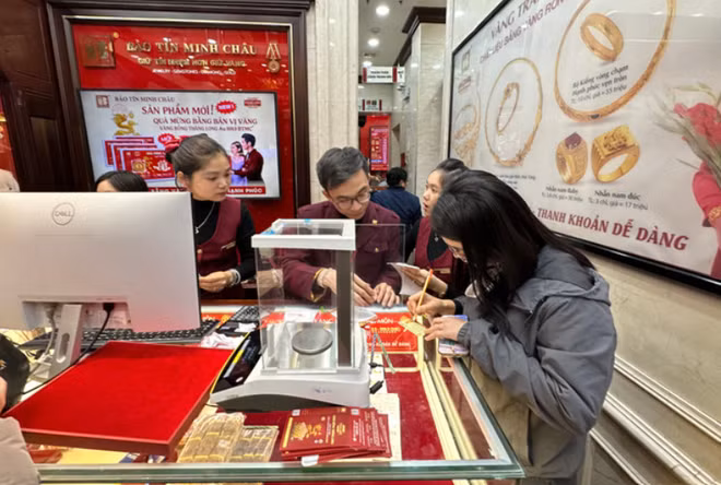 Vàng nhẫn vẫn được nhiều người lựa chọn. (Ảnh: Vietnam+)