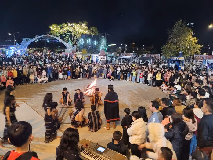 Chương trình nghệ thuật múa cồng chiêng ở TP Đà Lạt