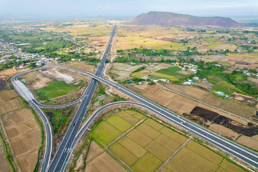 Toàn cảnh nút giao Ma Lâm trên cao tốc Vĩnh Hảo - Phan Thiết Toàn cảnh nút giao Ma Lâm trên cao tốc Vĩnh Hảo - Phan Thiết