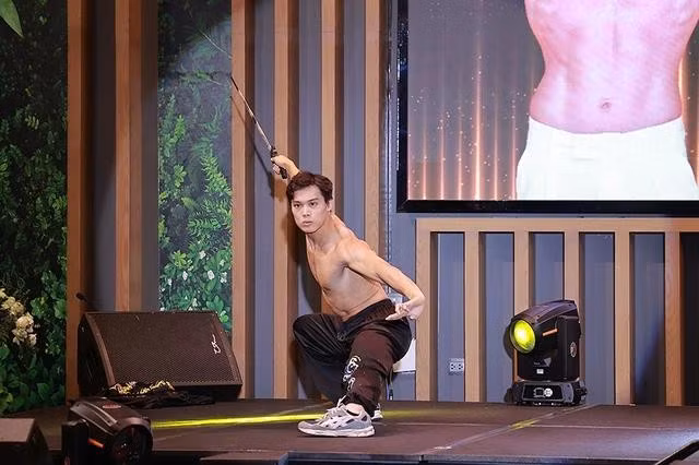 Sau những chuyến tham quan, các thí sinh bắt đầu bước vào tranh tài ở những phần thi phụ. Ảnh: Kevin Trung/Kevin Studio