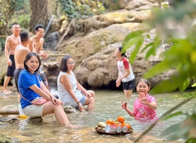 Du lịch trải nghiệm gần gũi với thiên nhiên được nhiều gia đình lựa chọn trong dịp hè. . ẢNH: T.MY