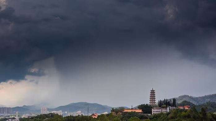 Quảng Đông trước khi bão Wutip đổ bộ. Ảnh: The Paper