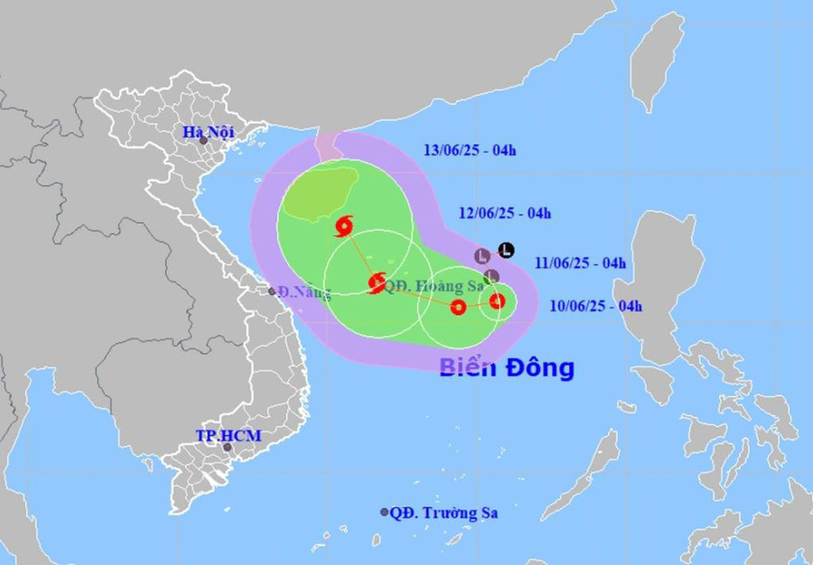 Áp thấp nhiệt đới có khả năng mạnh lên thành bão vào ngày 12-6. Ảnh: NCHMF 2apthapdd.jpg
