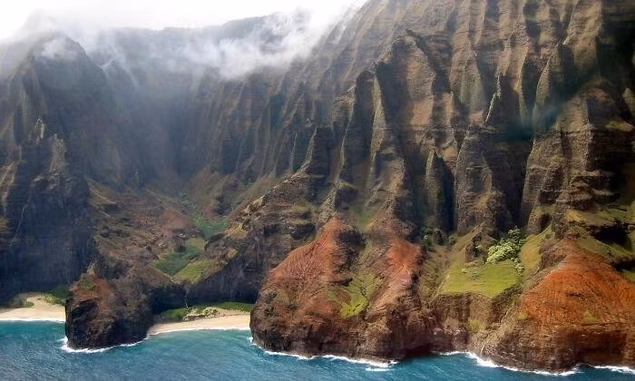 Được cho là bờ biển đẹp nhất Hawaii. ẢNH: BOREDPANDA