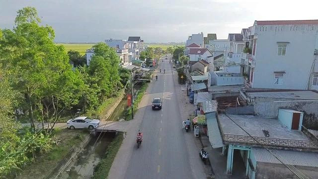 Quốc lộ 29 đoạn qua H.Tây Hòa (Phú Yên) hiện nay. ẢNH: MINH CHIẾN Quốc lộ 29 đoạn qua H.Tây Hòa (Phú Yên) hiện nay. ẢNH: MINH CHIẾN