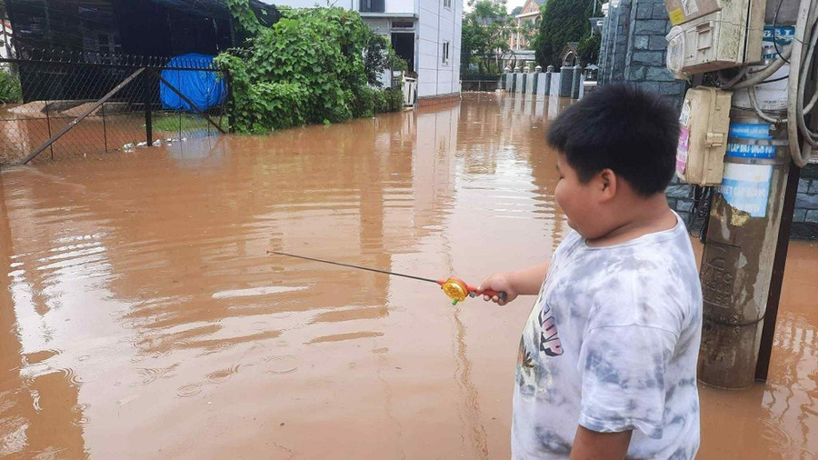 Một đoạn đường Yết Kiêu bị ngập sâu