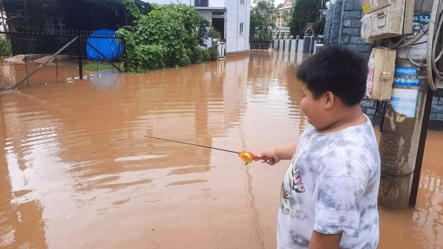 Một đoạn đường Yết Kiêu bị ngập sâu