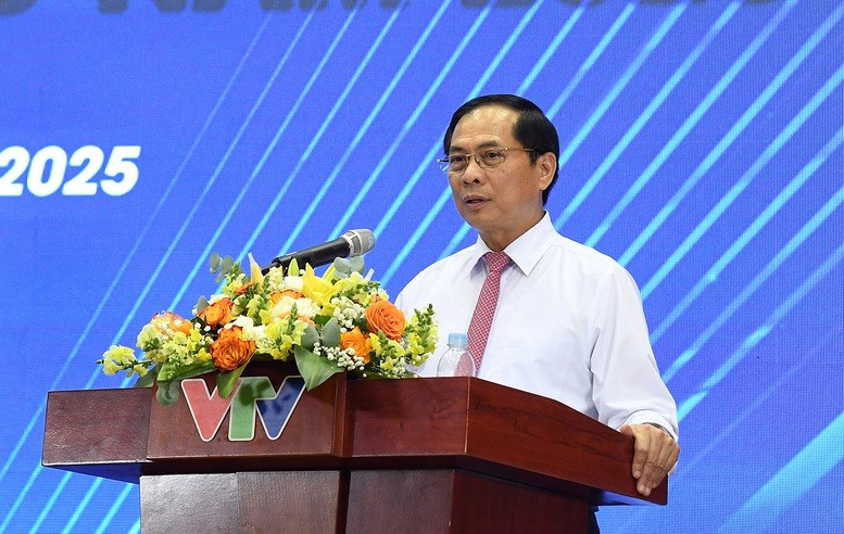 Phó Thủ tướng Bùi Thanh Sơn gửi gắm mong muốn các nhà báo, những chủ nhân tương lai của nền báo chí nước nhà, luôn giữ vững "Tâm trong, Trí sáng, Bút sắc" - những phẩm chất cốt lõi của người làm báo cách mạng - Ảnh: VGP/Hải Minh Phó Thủ tướng Bùi Thanh Sơn gửi gắm mong muốn các nhà báo, những chủ nhân tương lai của nền báo chí nước nhà, luôn giữ vững "Tâm trong, Trí sáng, Bút sắc" - những phẩm chất cốt lõi của người làm báo cách mạng - Ảnh: VGP/Hải Minh