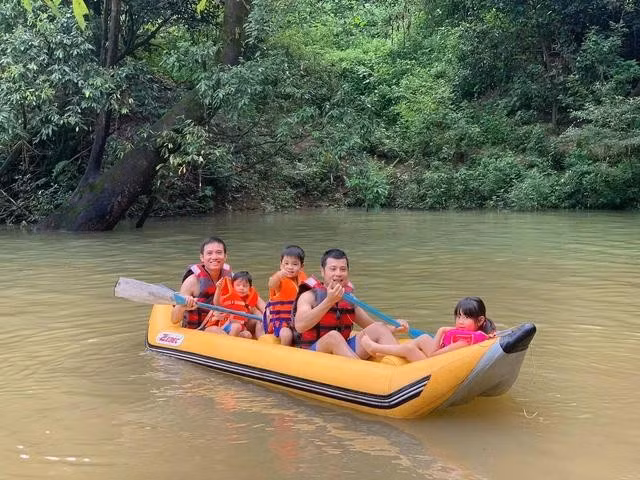 Ngày càng nhiều gia đình Việt xem du lịch như một hoạt động cần có trong lịch trình thường niên. ẢNH: T.MY