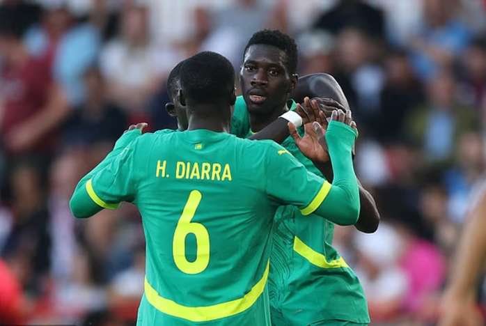 Ismaïla Sarr ghi bàn trong ngày quay lại sân cỏ nước Anh Ismaïla Sarr ghi bàn trong ngày quay lại sân cỏ nước Anh