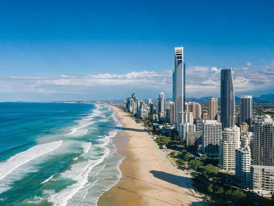 Các bãi biển tại Gold Coast nổi tiếng với làn nước trong xanh, là nơi lý tưởng cho những ai đam mê thể thao mạo hiểm Các bãi biển tại Gold Coast nổi tiếng với làn nước trong xanh, là nơi lý tưởng cho những ai đam mê thể thao mạo hiểm
