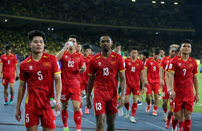 ĐT Việt Nam rời Bukit Jalil với rất nhiều mông lung về con đường phía trước. (Ảnh: Hữu Phạm) ĐT Việt Nam rời Bukit Jalil với rất nhiều mông lung về con đường phía trước. (Ảnh: Hữu Phạm)