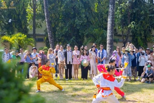 Những màn biểu diễn võ thuật đặc sắc của các võ sư cũng là điểm thu hút những thí sinh quốc tế. Ảnh: Kevin Trung/Kevin Studio