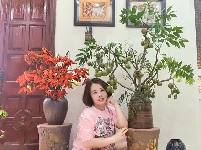 Nhà chị Huyền không có nhiều không gian rộng nên chỉ tận dụng vòng quanh các chỗ trống trong phòng. Ảnh: NVCC