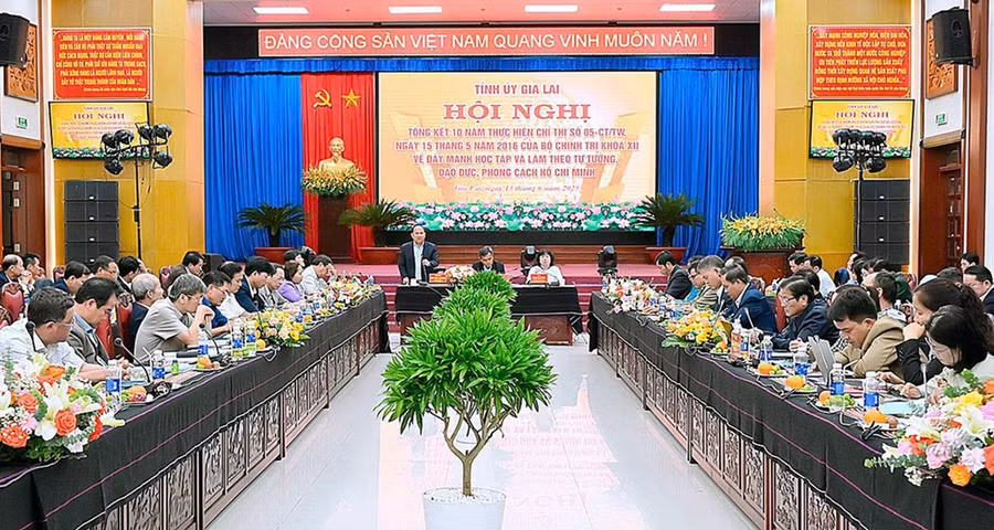 4tquang-canh-hoi-nghi.jpg