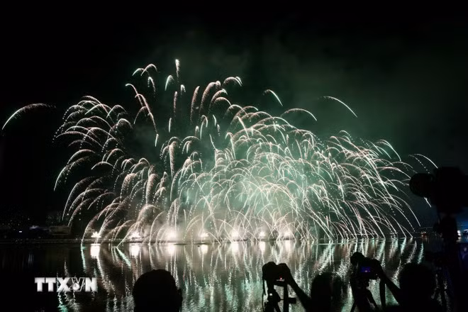 Màn trình diễn pháo hoa của đội Đà Nẵng. Ảnh: Trần Lê Lâm/TTXVN