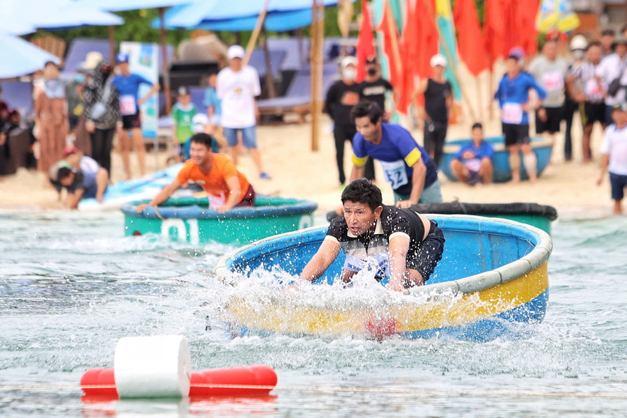Màn thi cự ly 50 m đơn nam mở màn giải. ẢNH: BÁ DUY Màn thi cự ly 50 m đơn nam mở màn giải. ẢNH: BÁ DUY