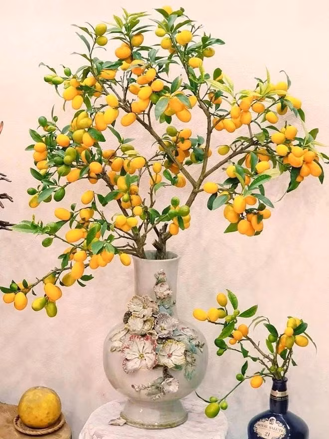 Tạo dáng cành thì phụ thuộc vào cành đó có dáng như thế nào thì chị Huyền sẽ xoay, thay đổi vài vị trí theo cảm nhận, thuận mắt là được. Ảnh: NVCC