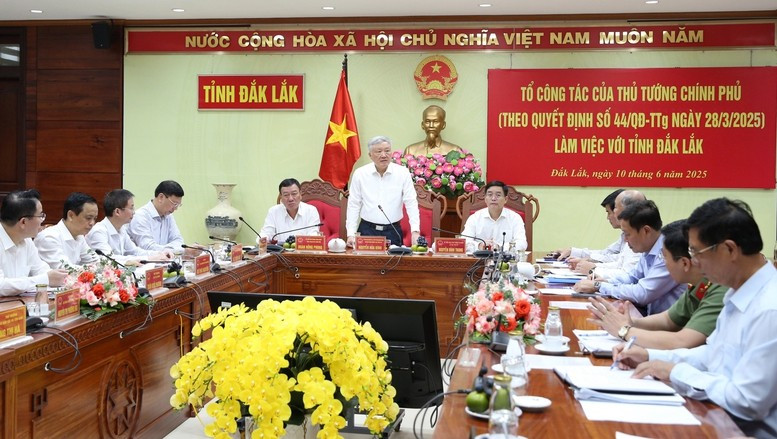 Phó Thủ tướng Thường trực Chính phủ Nguyễn Hòa Bình làm việc với lãnh đạo tỉnh Đắk Lắk về giải quyết các vụ việc khiếu nại, tố cáo phức tạp, kéo dài vượt cấp lên Trung ương - Ảnh: VGP/Nguyễn Hoàng 2daklak.jpg