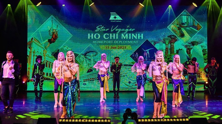 Du khách trải nghiệm nhiều hoạt động văn hóa trên tàu du lịch 5 sao. Ảnh: Ban tổ chức 2-tau-5-sao.jpg