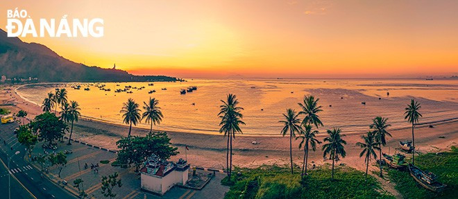Bình minh trên biển Đà Nẵng. Ảnh: Kim Liên biendanang.jpg