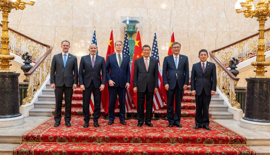 Phái đoàn của Mỹ và Trung Quốc tại buổi đàm phán. Ảnh: AFP my-trung.jpg