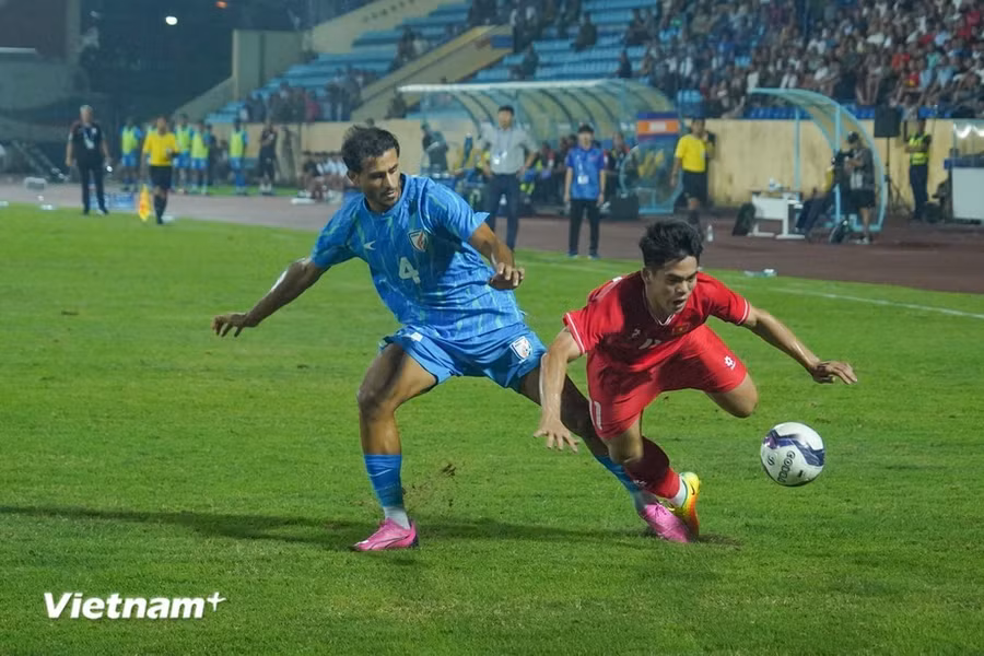 "Binh đoàn Rồng Vàng" để tuột chiến thắng trước đối thủ "dưới cơ" là Đội tuyển Ấn Độ. (Ảnh: Việt Anh/Vietnam+)