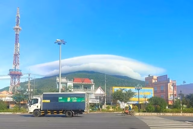 Hiện tượng mây đĩa bay đã xuất hiện nhiều lần trên đỉnh núi Chứa Chan