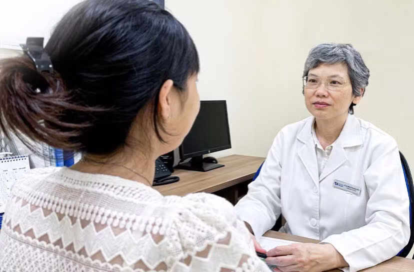 Bác sĩ Đặng Thị Ngọc Bích khuyến cáo không nên peel da tại nhà. Ảnh: BV