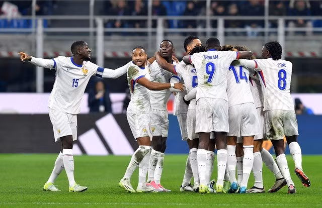 Pháp hoàn thành mục tiêu vòng bảng