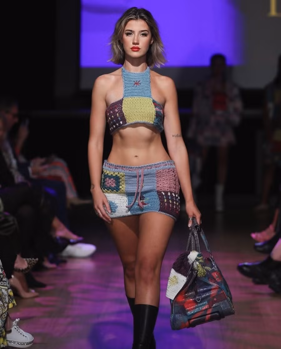 Cô cũng được kỳ vọng sử dụng sức ảnh hưởng của mình để nâng cao nhận thức và tác động đến hành vi của những người xung quanh về việc bảo vệ Trái Đất.